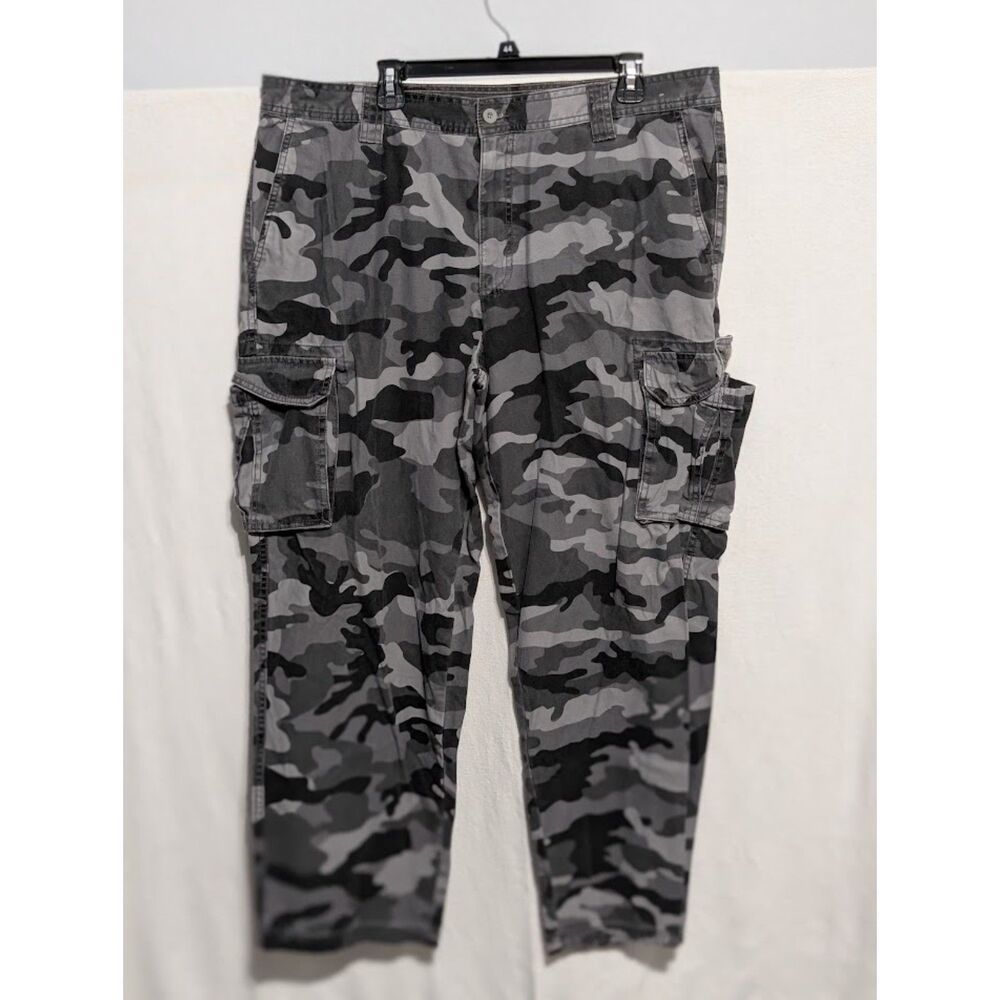 Men's Outdoor Life Black and Gray Camouflage Cargo Pants Size 40x32